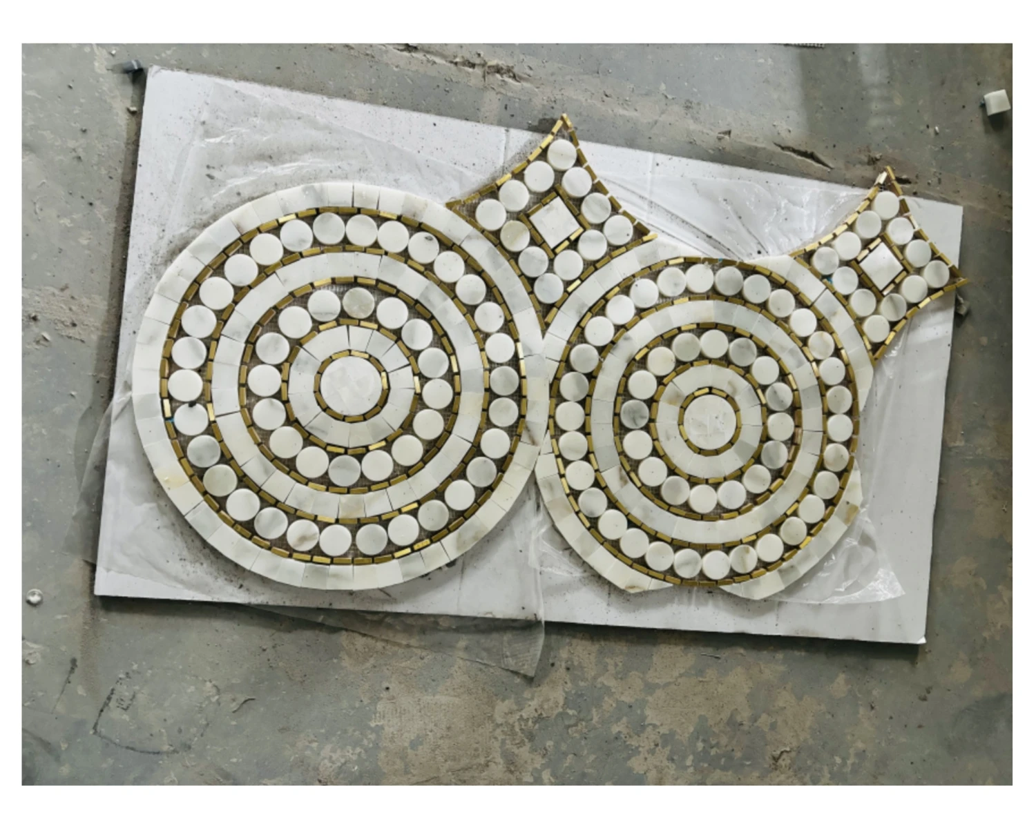 Modern Waterjet Mosaic Calacatta White Marble Gold Glass Circle Mosaic Tile Wall Parquet Popular Pattern Mosaicos Medallion