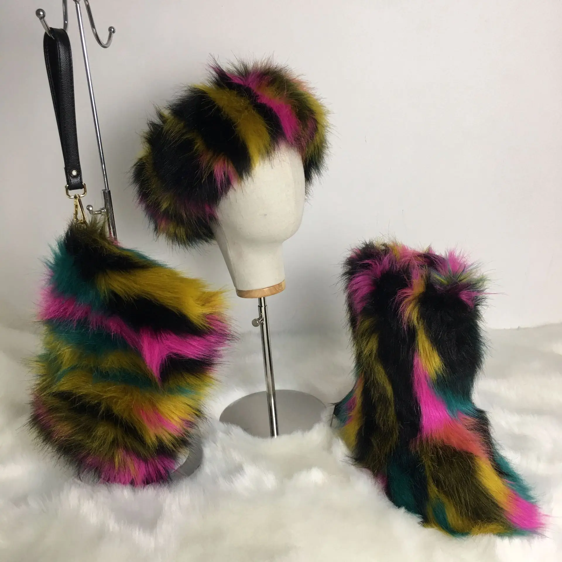 Wholesale ladies winter fuzzy conjunto de boots fur purse multicolor headband fluffy plush sets