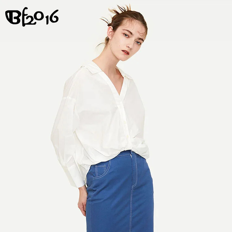 Сексуальная белая женская блузка с глубоким v-образным вырезом и длинным рукавом