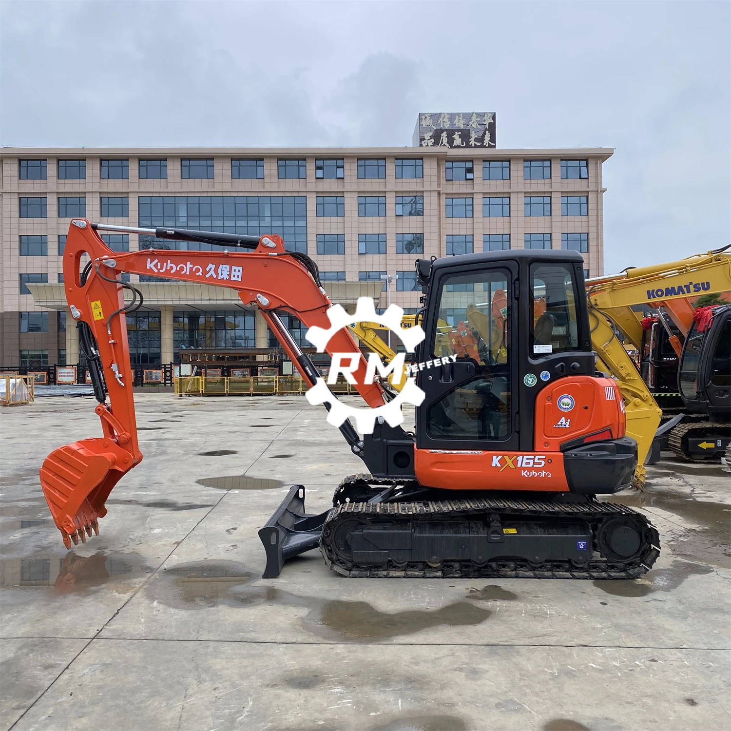 Экскаватор гусеничный б/у kx165