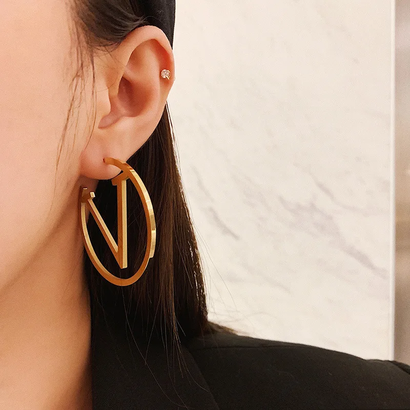 Wholesale Latest Style 18k Gold Plated Aretes Designer Famous Jewelry V Shaped Big Hoop Earrings