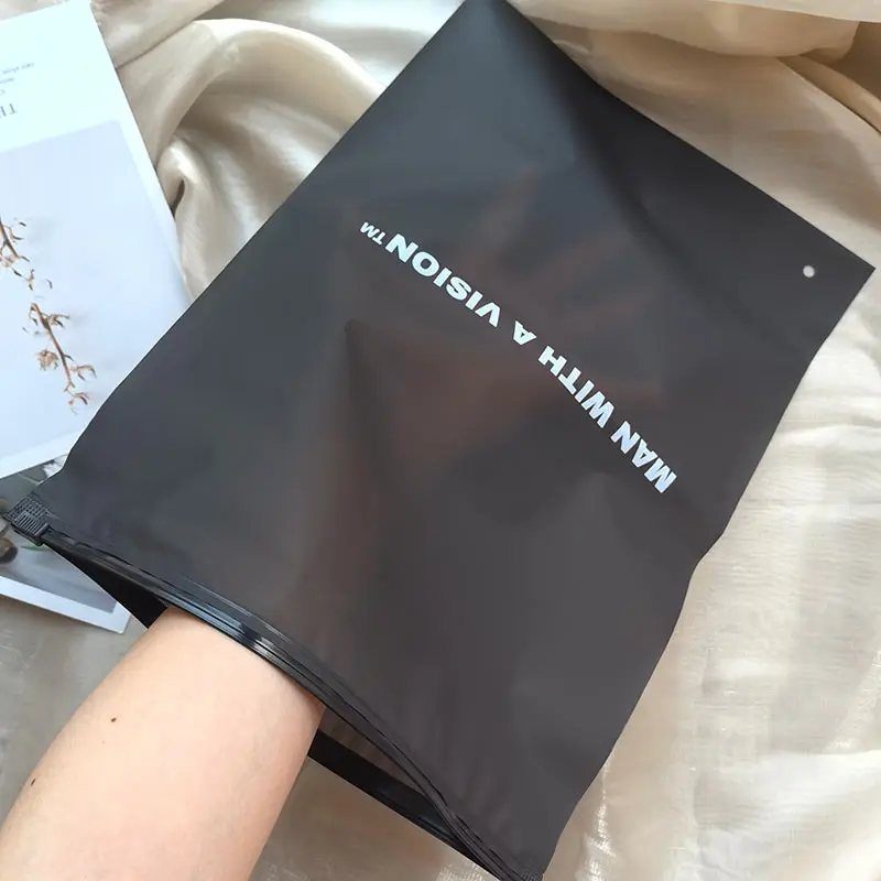 Zipper Bag Zipper Packaging Bags Hot Selling Eco Friendly Zipper Resealable Clothes Packaging Frosted Plastic Ziplock Bag