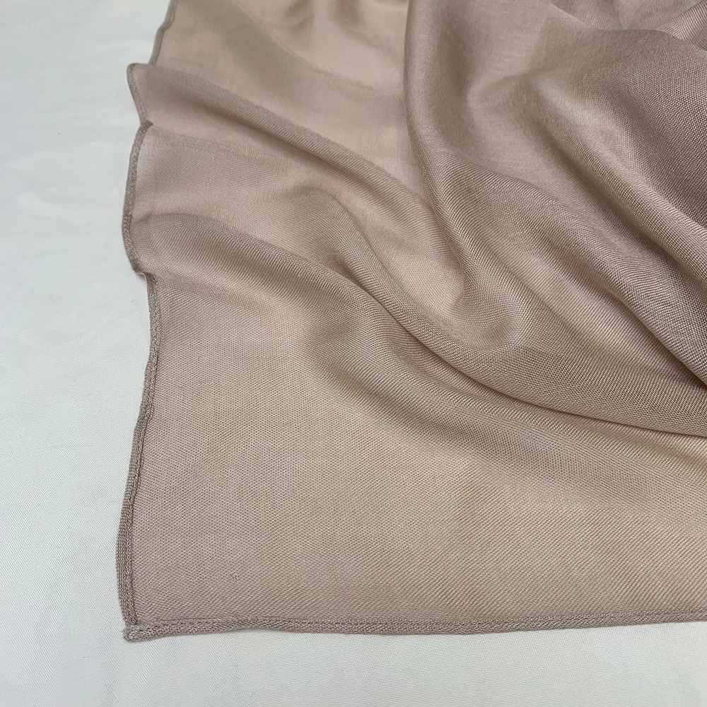 2024 Best Selling Beautiful 20 Color Premium Modal Viscose Hijab Good Fabric Breathable Bamboo Woven Modal Shawl For Women Scarf