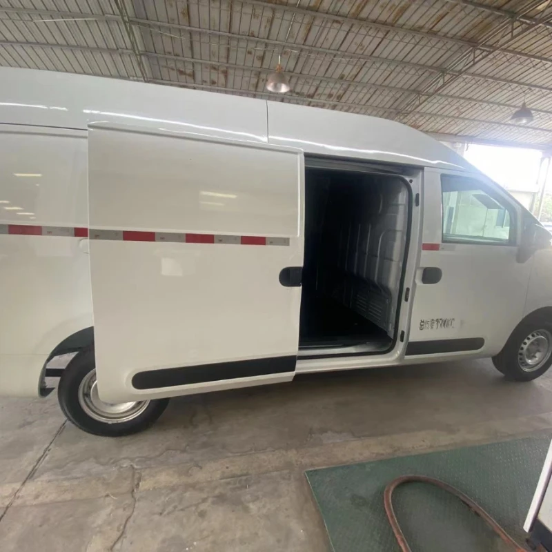 Новый электрический автобус Maxus DANA V1 с 3 сиденьями