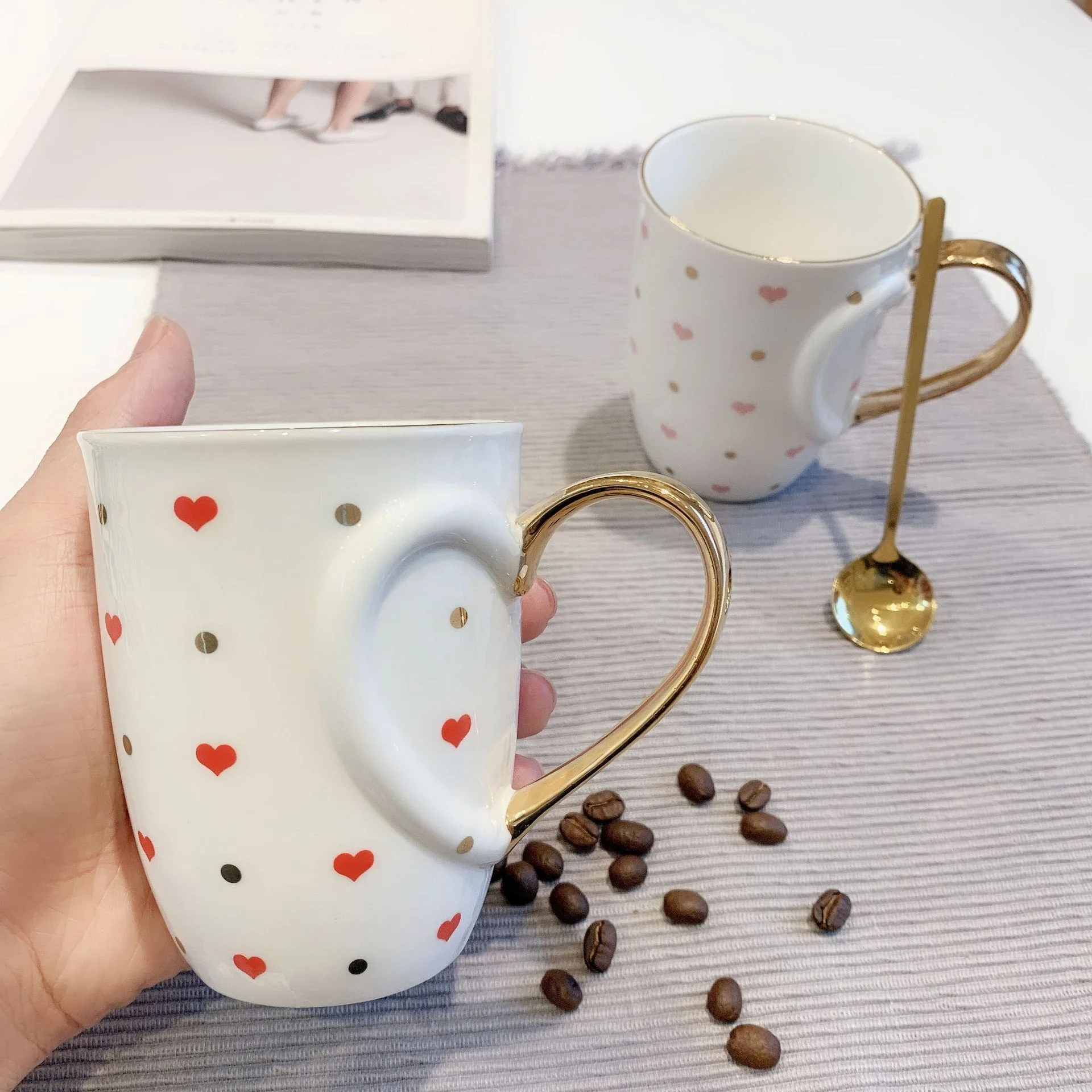 Cute pink girl heart three-dimensional drawing gold love with spoon couple office milk ceramic coffee cup
