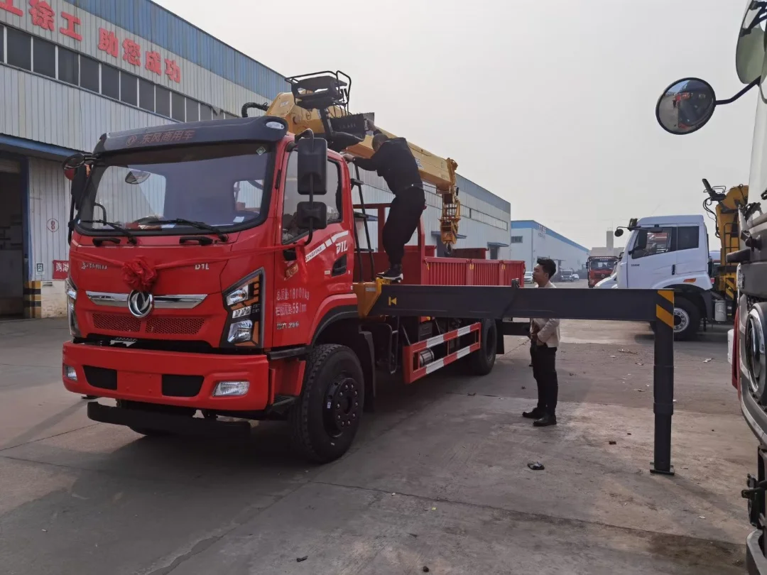 8-ton XC truck mounted crane Made in China
