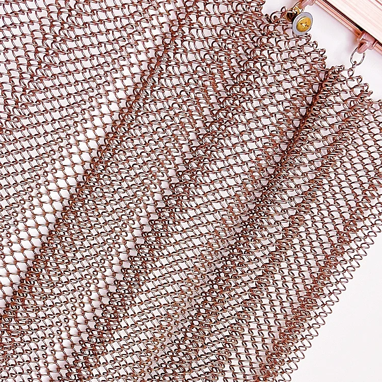Decorative metal mesh curtains: Metal mesh curtains used for interior decoration and artistic creation.