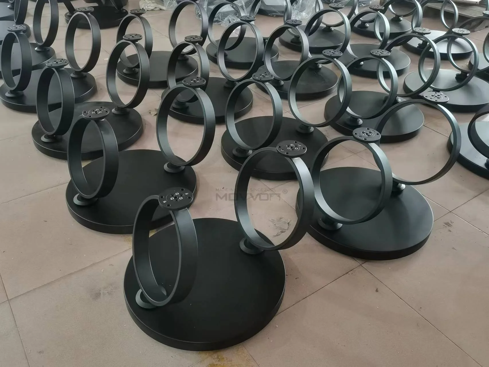 Best selling promotional swivel round glass top chromed silver ring coffee table rotary