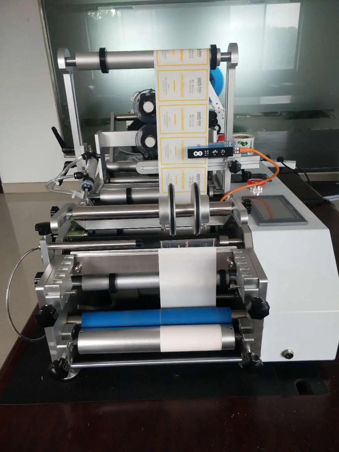 semiautomatic bottle marking machine self adhesive label machine tabletop labeling machine Aluminum alloy Transparent label