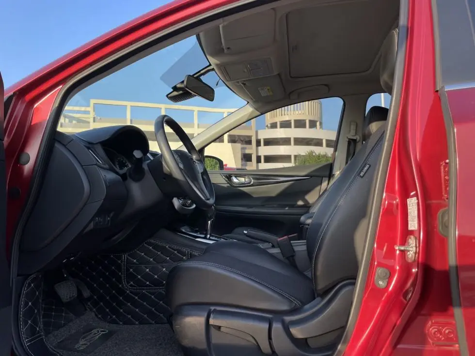 Оптовая продажа 2018 Nissan Tiida 1.6L Покупка подержанных автомобилей navara для продажи и дешевых