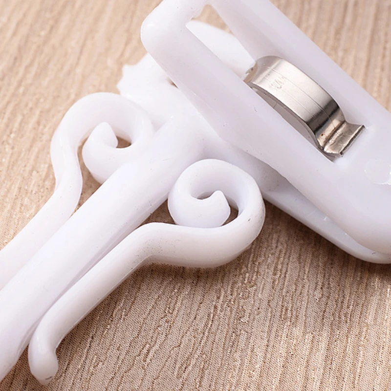 FF2400 Custom Plastic Transparent Underwear Hangers Lingerie Shop Display Hanger with Clips Clothes Underwear Bra Rack