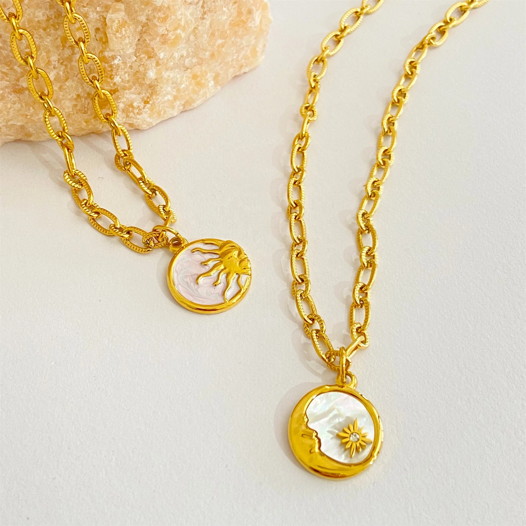 Dina Wholesale Fine Jewelry Women Vintage Natural Shell Sun Star Pendant Necklace 18K Gold Plated Stainless Steel Jewelry