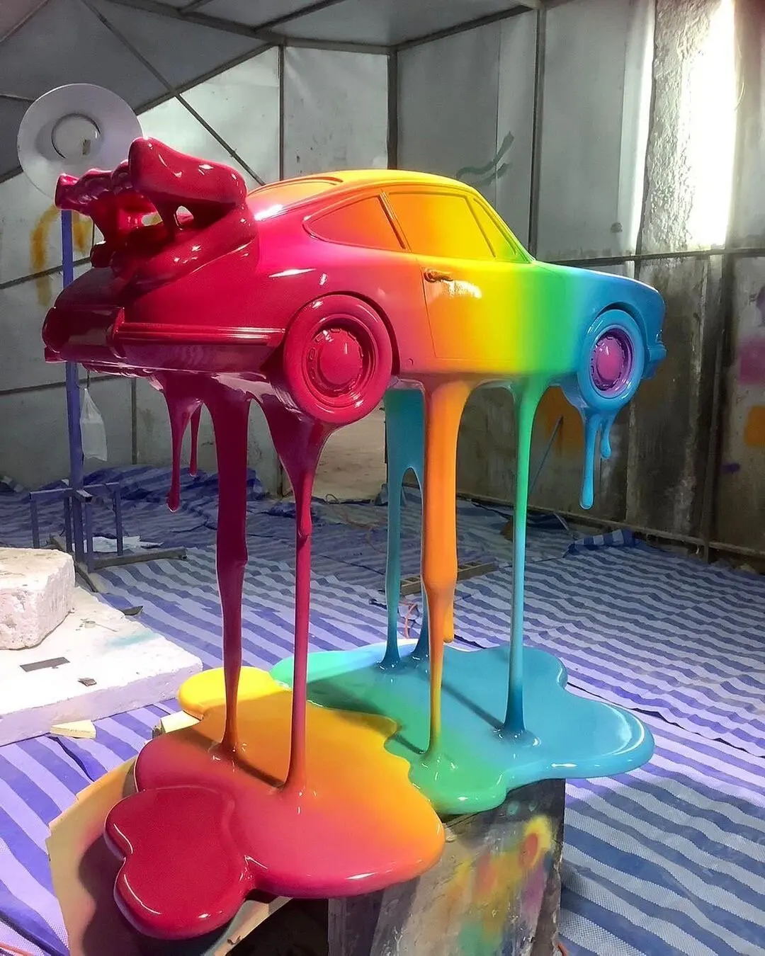 Custom Large cartoon fiberglass sculpture outdoor hotel welcome decorations statues shopping mall creative beauty furn