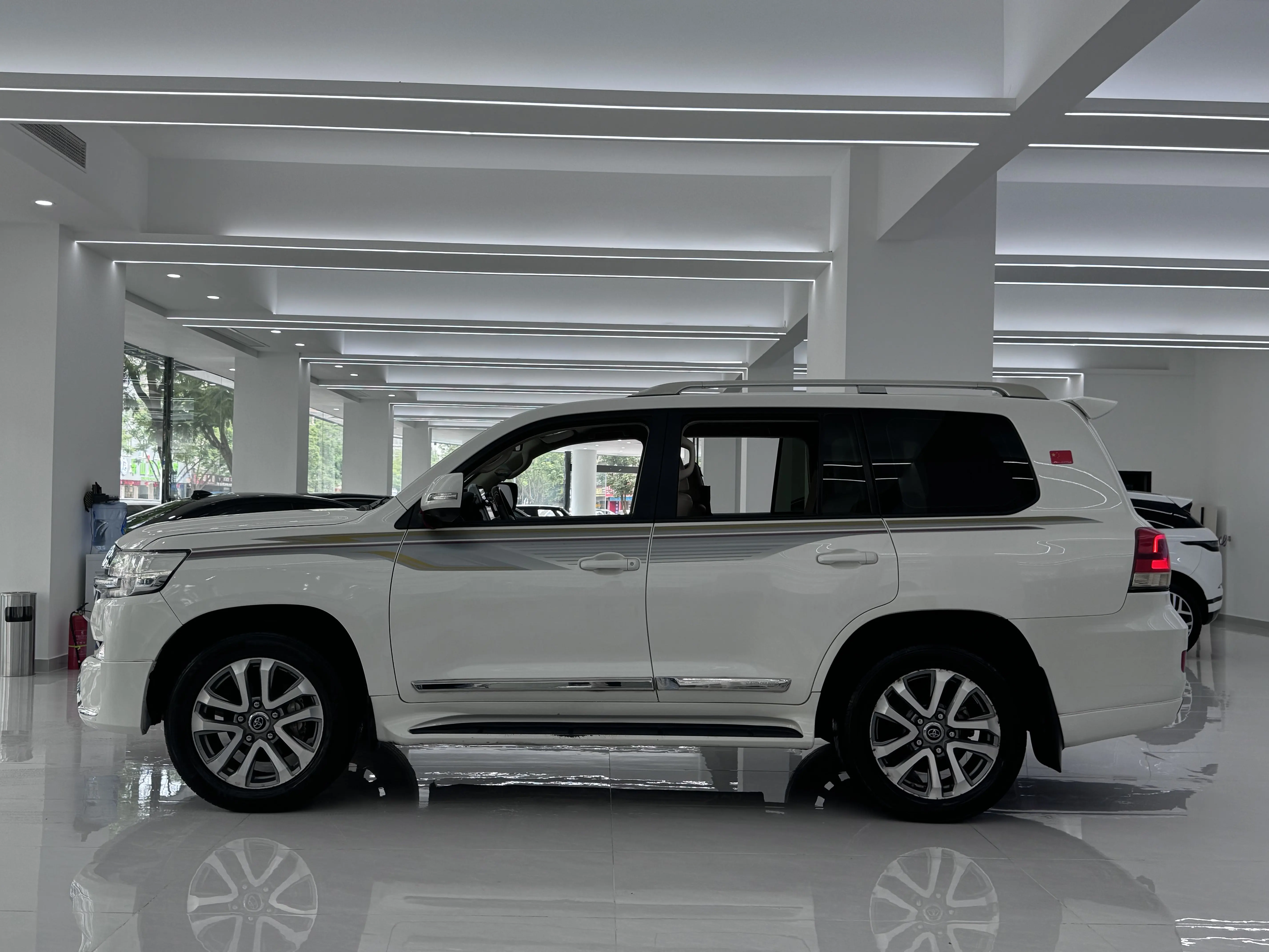 Toyota Land Kuluze (ИМПОРТНАЯ) 2017 модель 4000 Ближневосточное издание Подержанный автомобиль