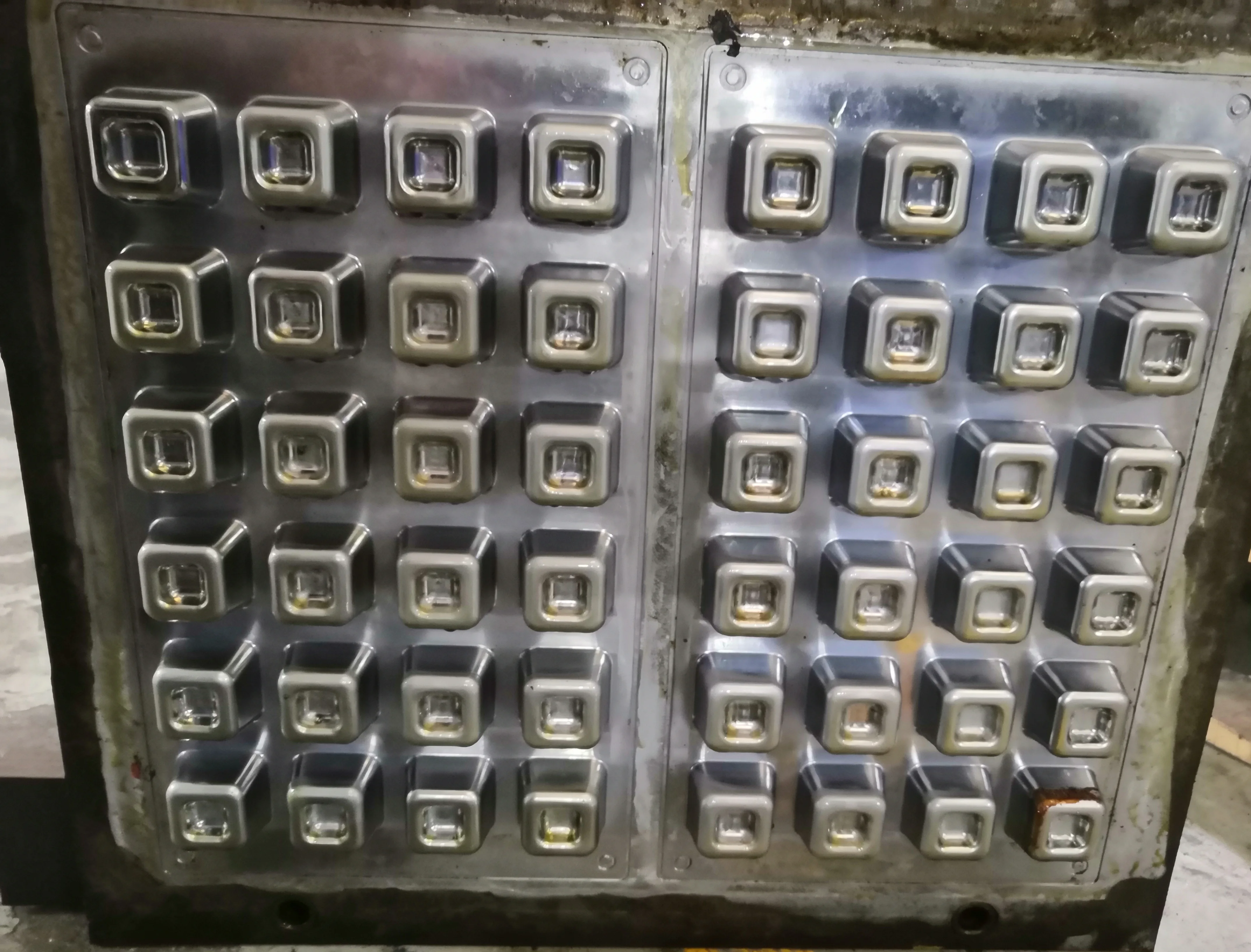 Custom Liquid Silicone Rubber Lsr Injection Mold For Mask