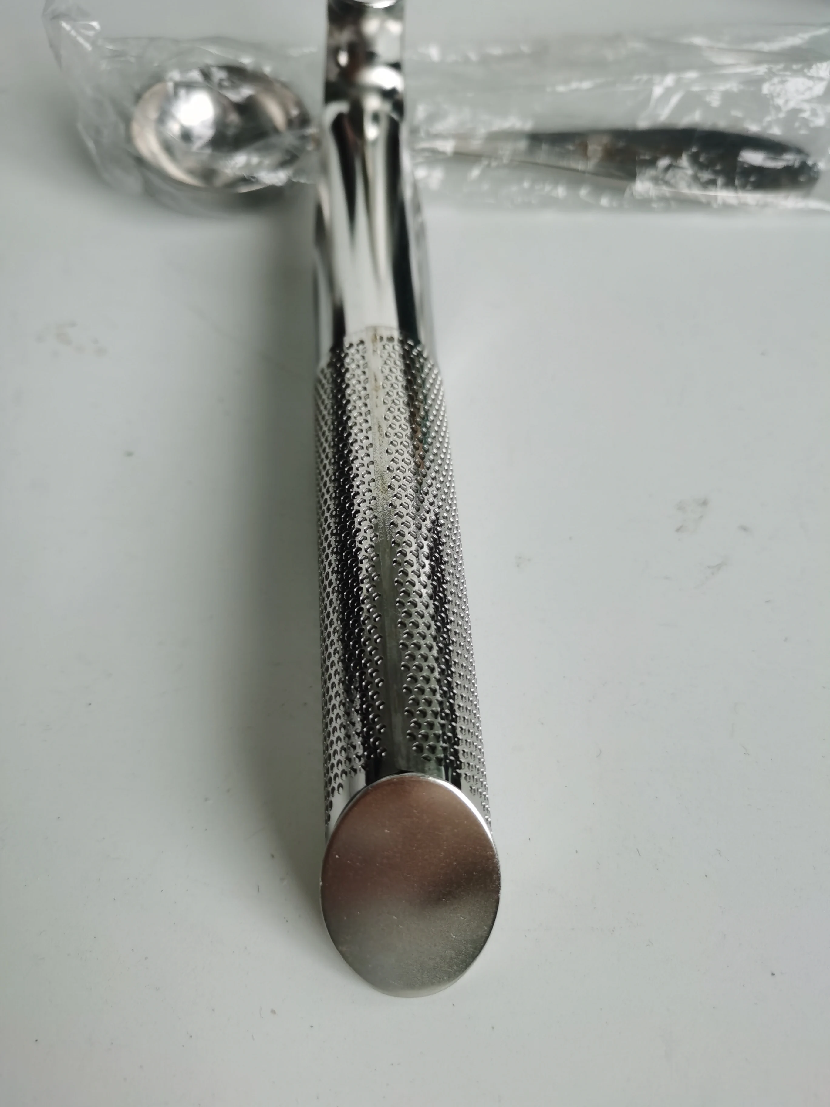 Customized Laser Logo Fine Mesh Tea Diffuser Tea Steeper Long Handle Stick Pipe Stainless Steel Tea Strainer With Hook