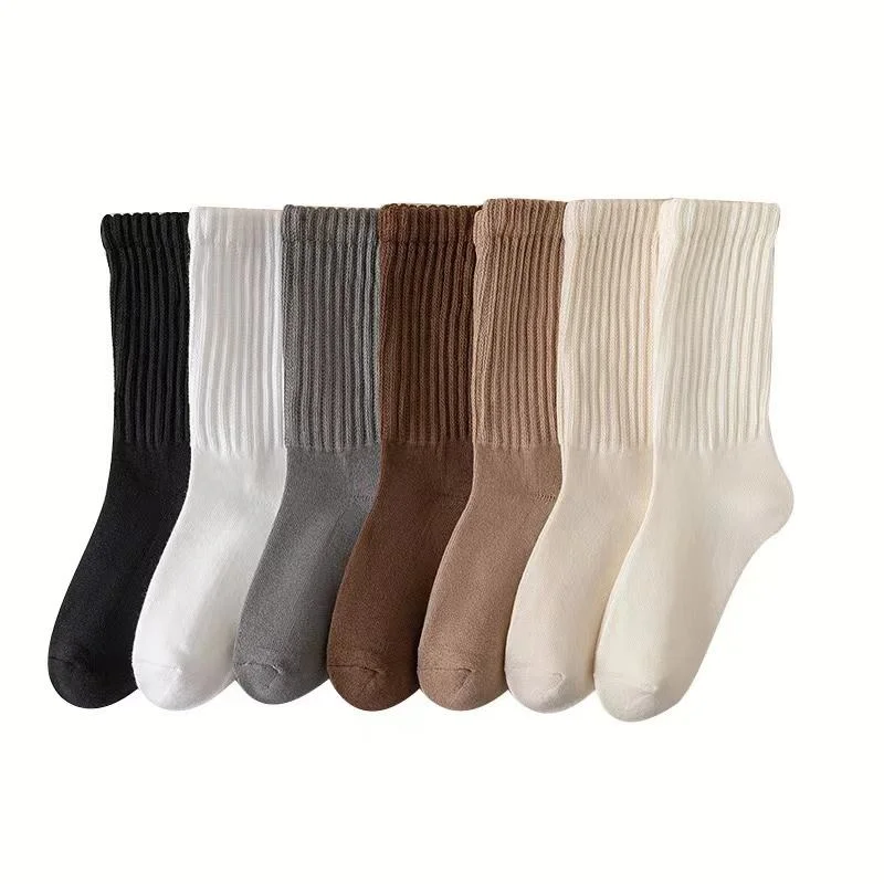High quality sports cotton socks custom design aesthetic socks for ladies men cheap free sample