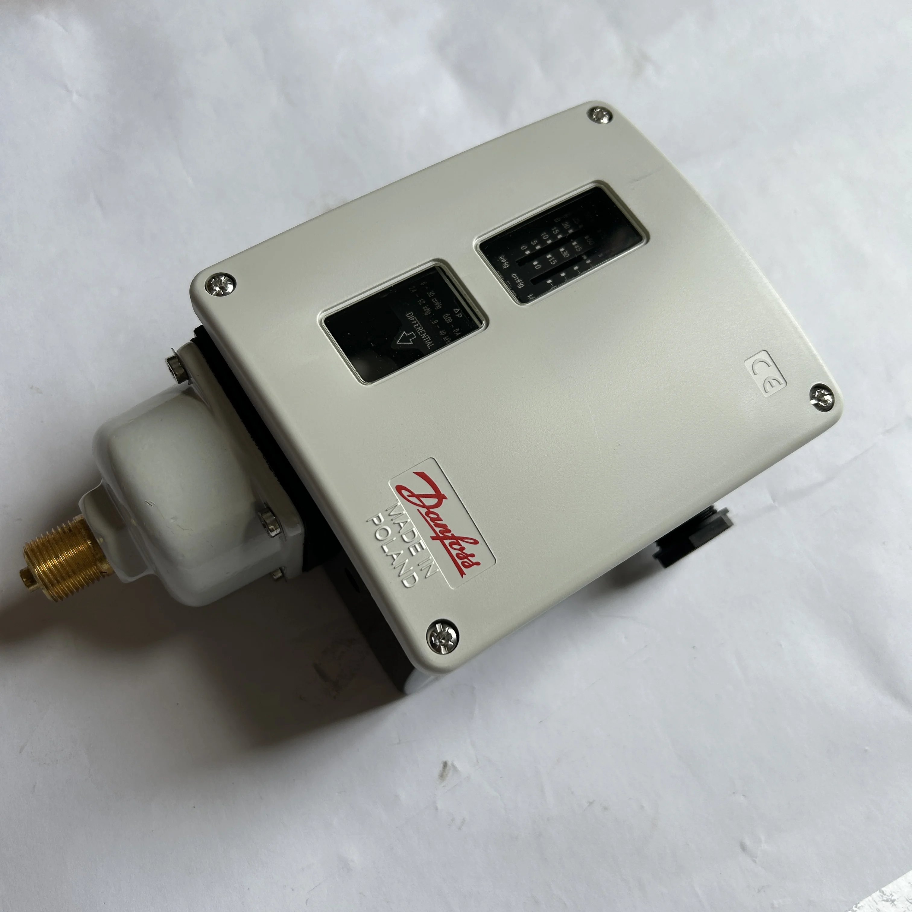 Danfoss new and original PLC relay or switch module 017-521566 RT121