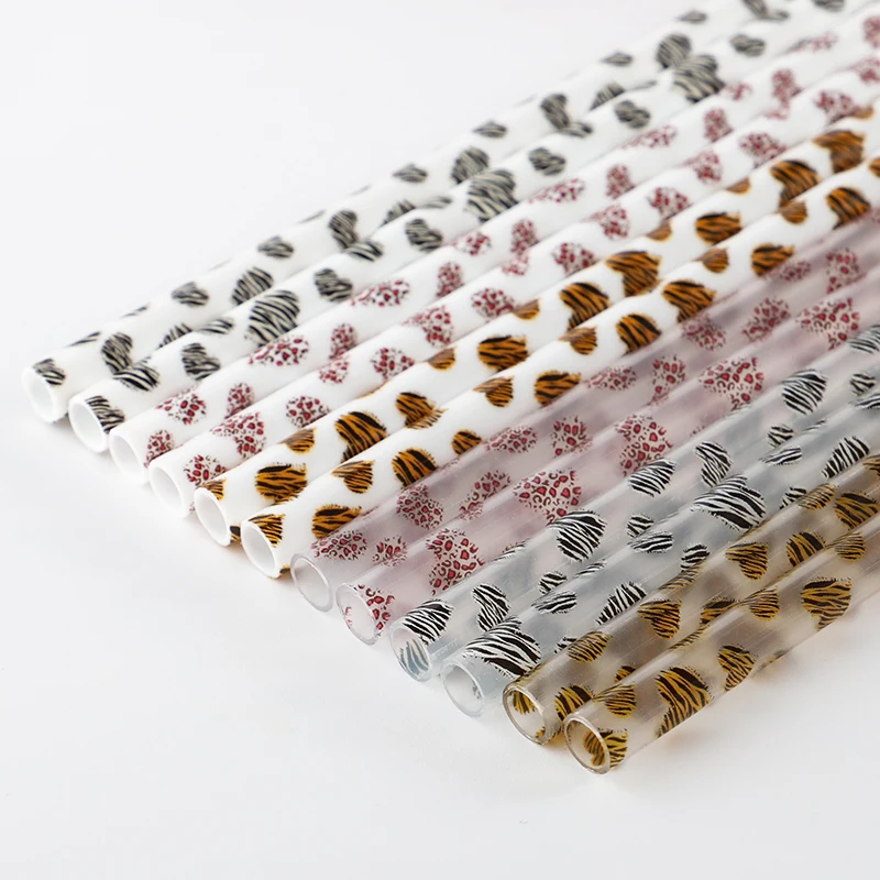 Reusable PP hard plastic printing straws with cheetah hearts, 2022 hot sales cheetah straw, decorative plastic drinking straws
