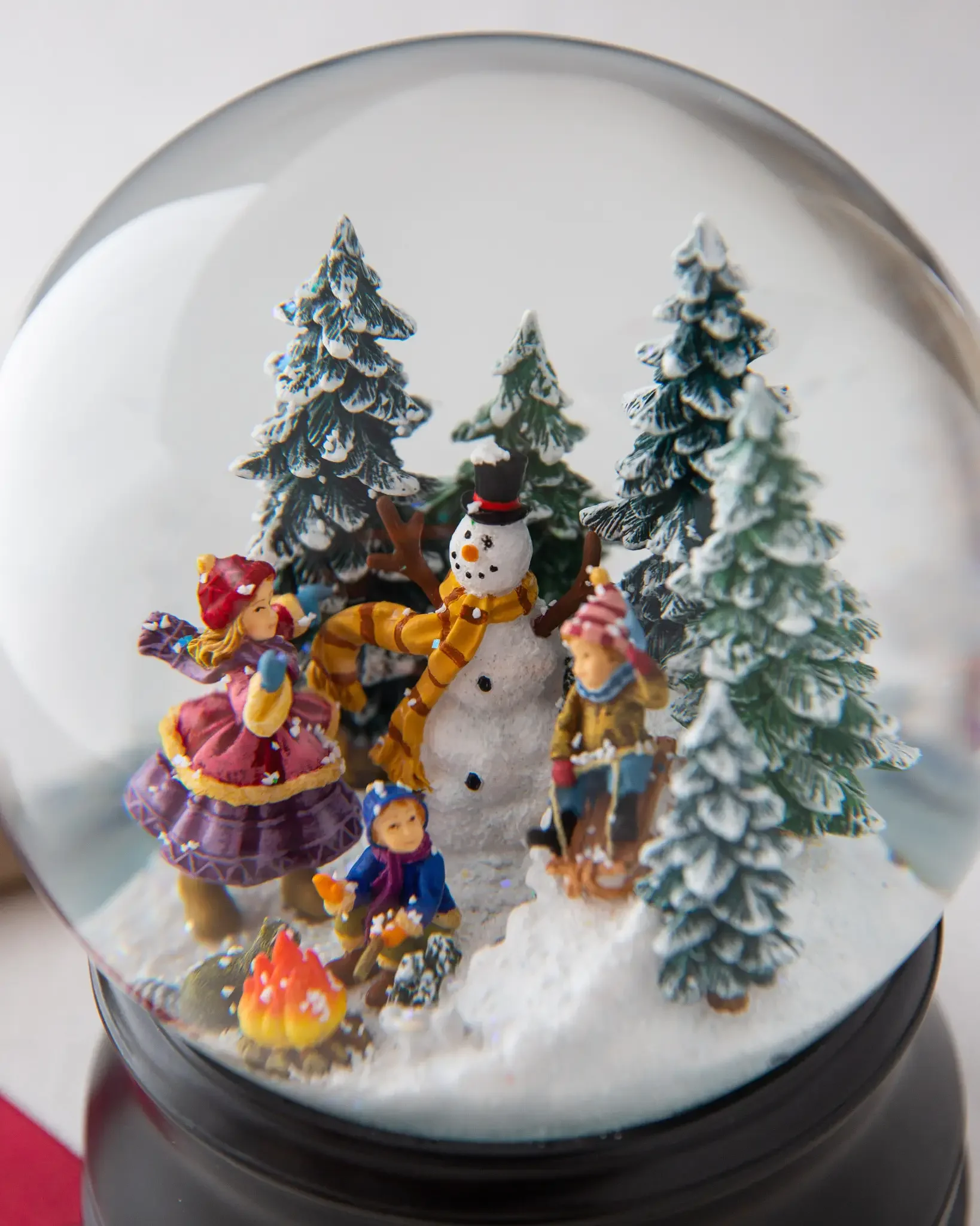 Classic Christmas Theme Music Christmas Tree Snow Globe Shape Musical Water Globes for Souvenir Gift