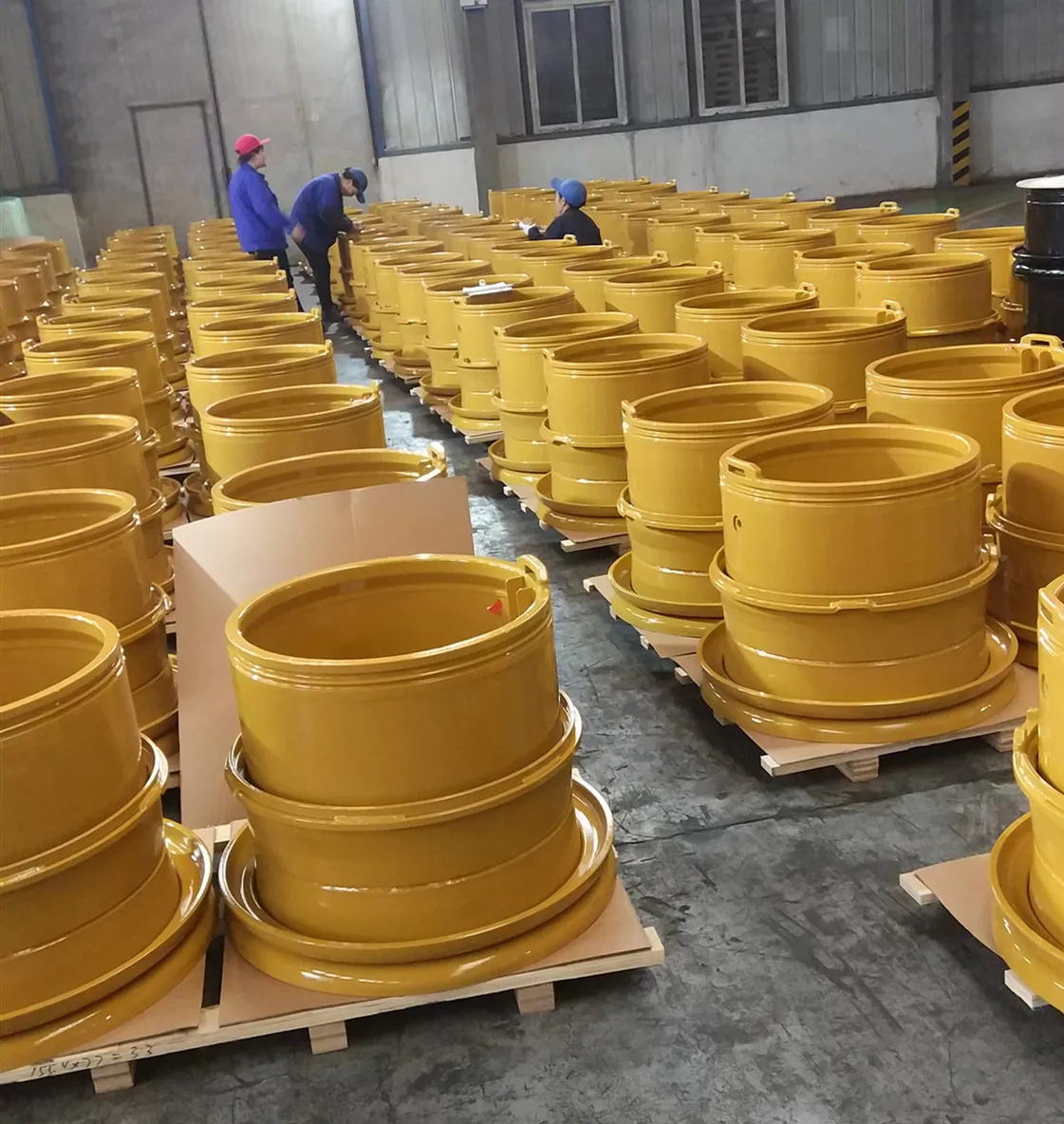 OTR Tubeless Steel Wheel Rim for Construction Machinery Equipment Wheel Loader CAT 775 Tyre 24.00R35 Wheel Rim 35-17.00/3.5