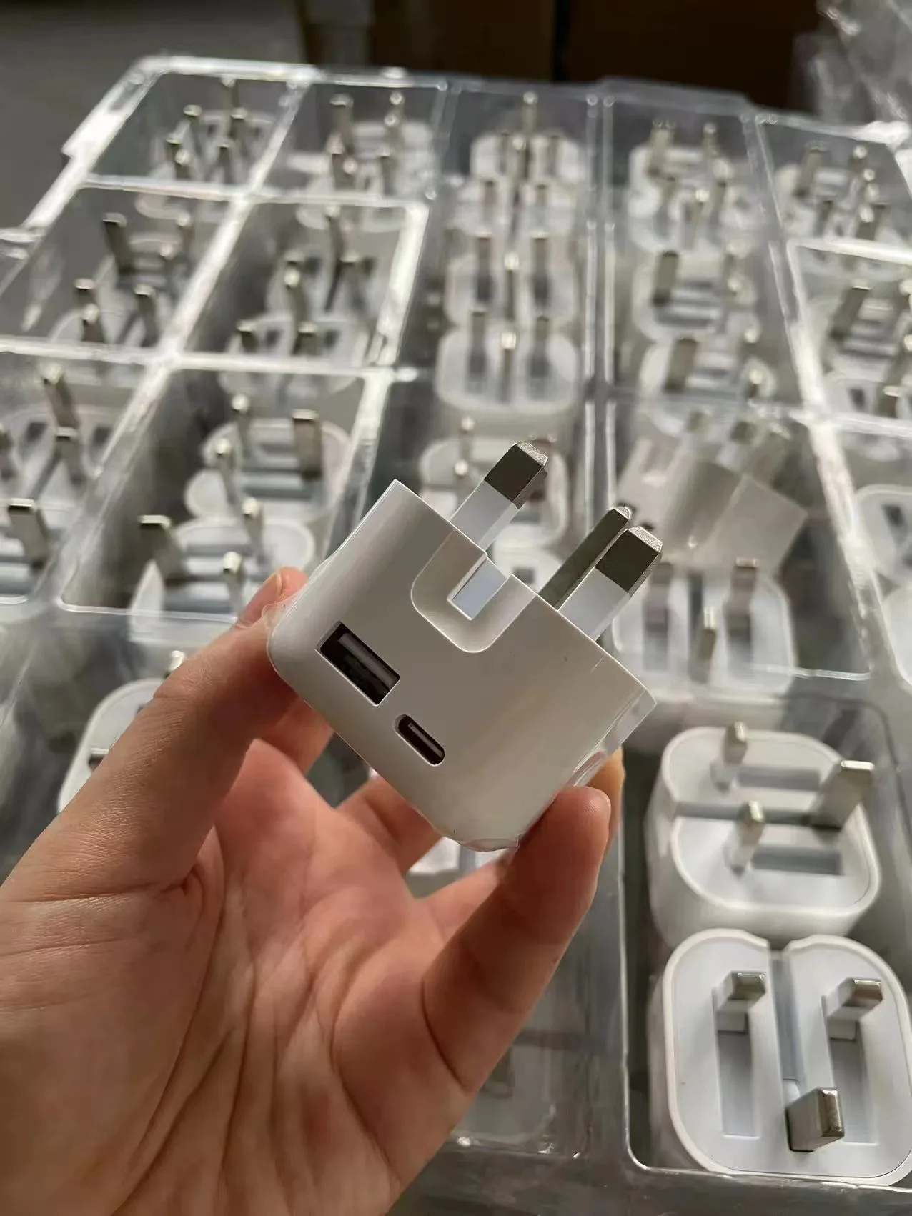 Адаптер питания USB A + C 20 Вт