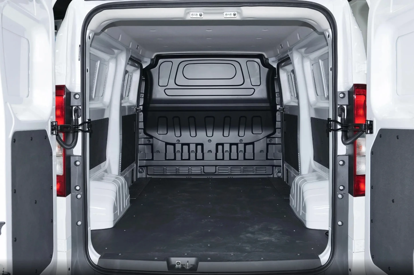 EV cargo van Dongfeng Ruichi EC75 electric cheapest express panel van 2 passenger FWD made in China