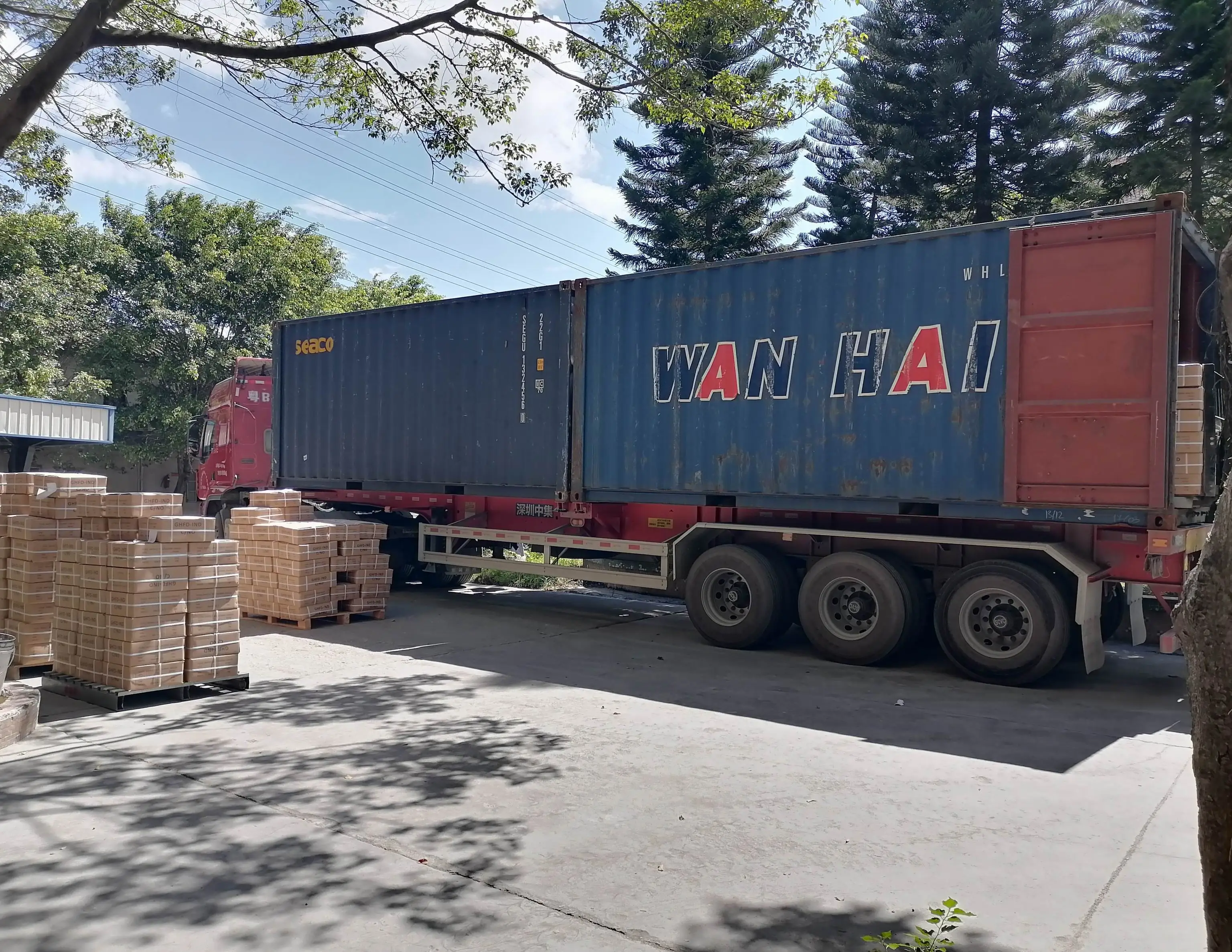 loading container.jpg