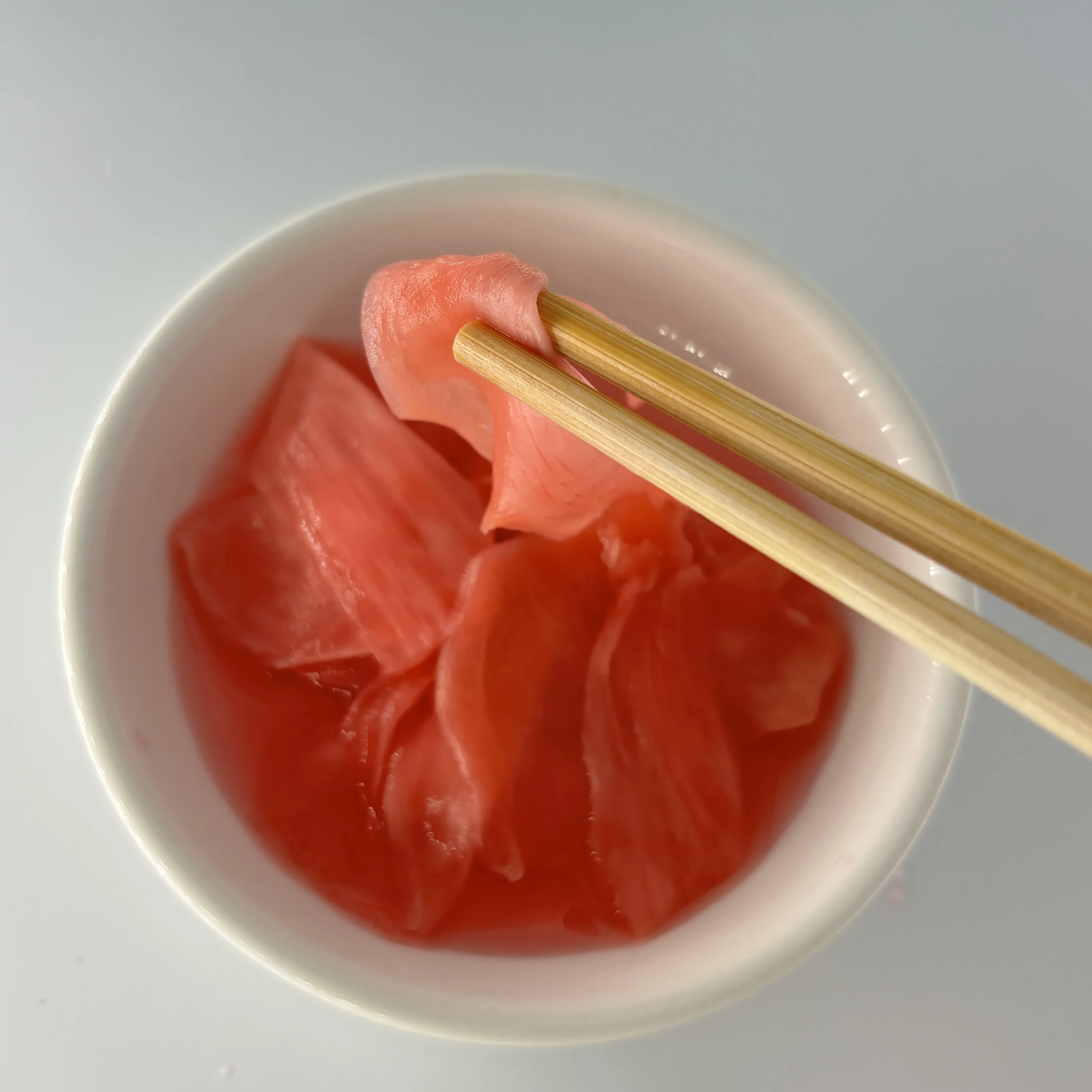 Wholesale Hot Selling 370g Japanese Style Sushi Ginger High Quality Pickled Sushi Ginger Pink Sales For Sushi Restaurant