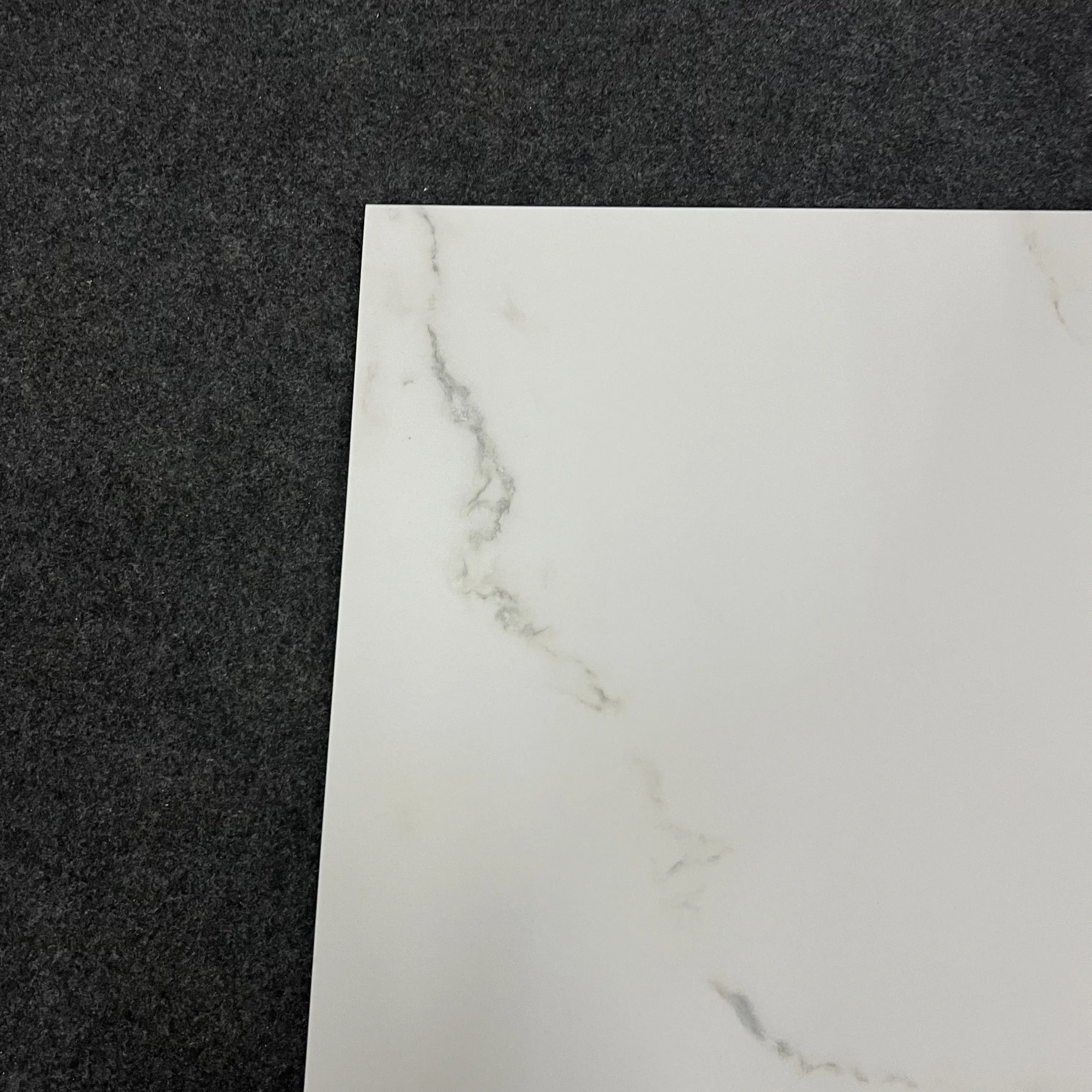 Мягкая полированная и глянцевая поверхность настенная плитка