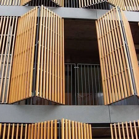 Красивая панель для фасадов, V-образные острые вентилируемые алюминиевые дужки, жалюзи, изготовленные на заказ фасадные панели для внешних стен и зданий