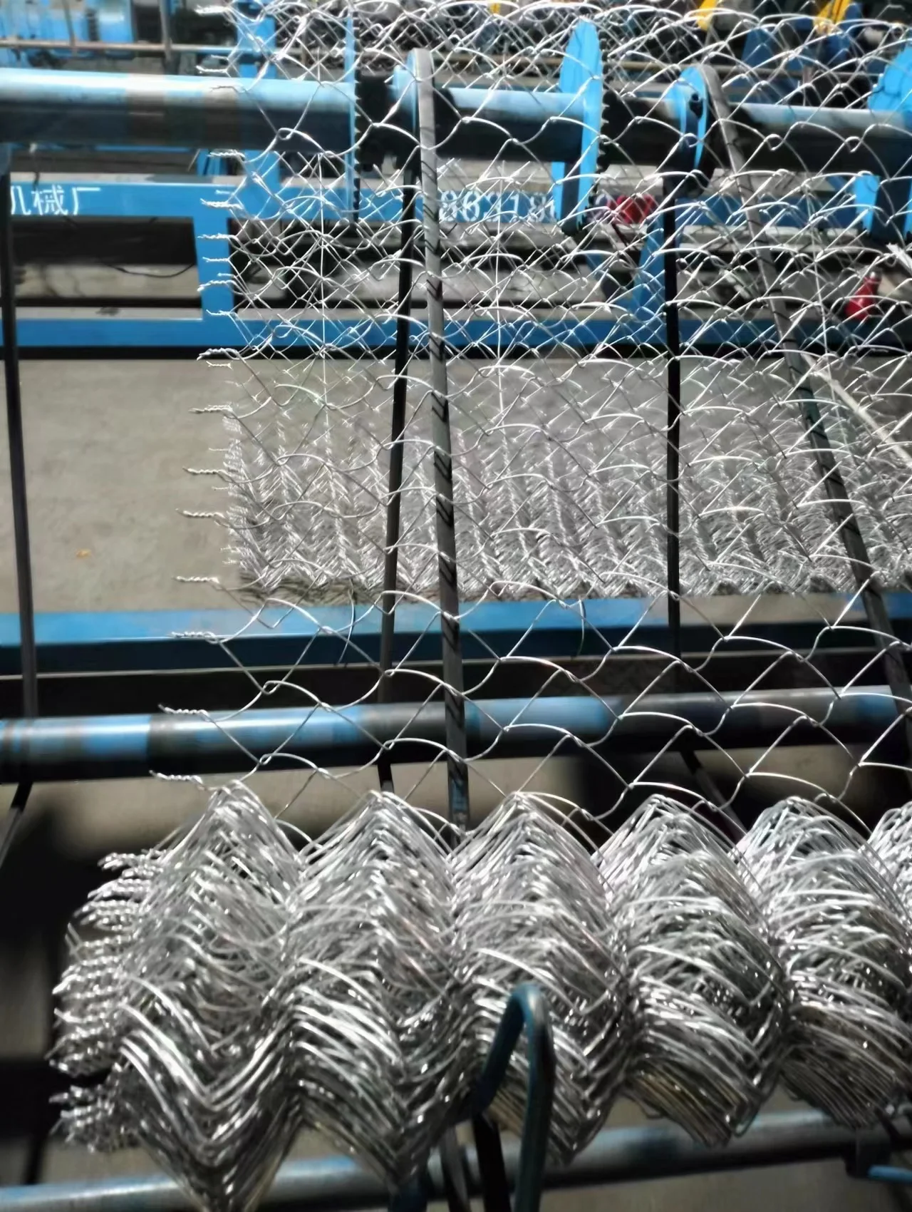 2023 Factory direct 6*6*2.4*4 Green PVC coated Chain Link Fence Wire Mesh