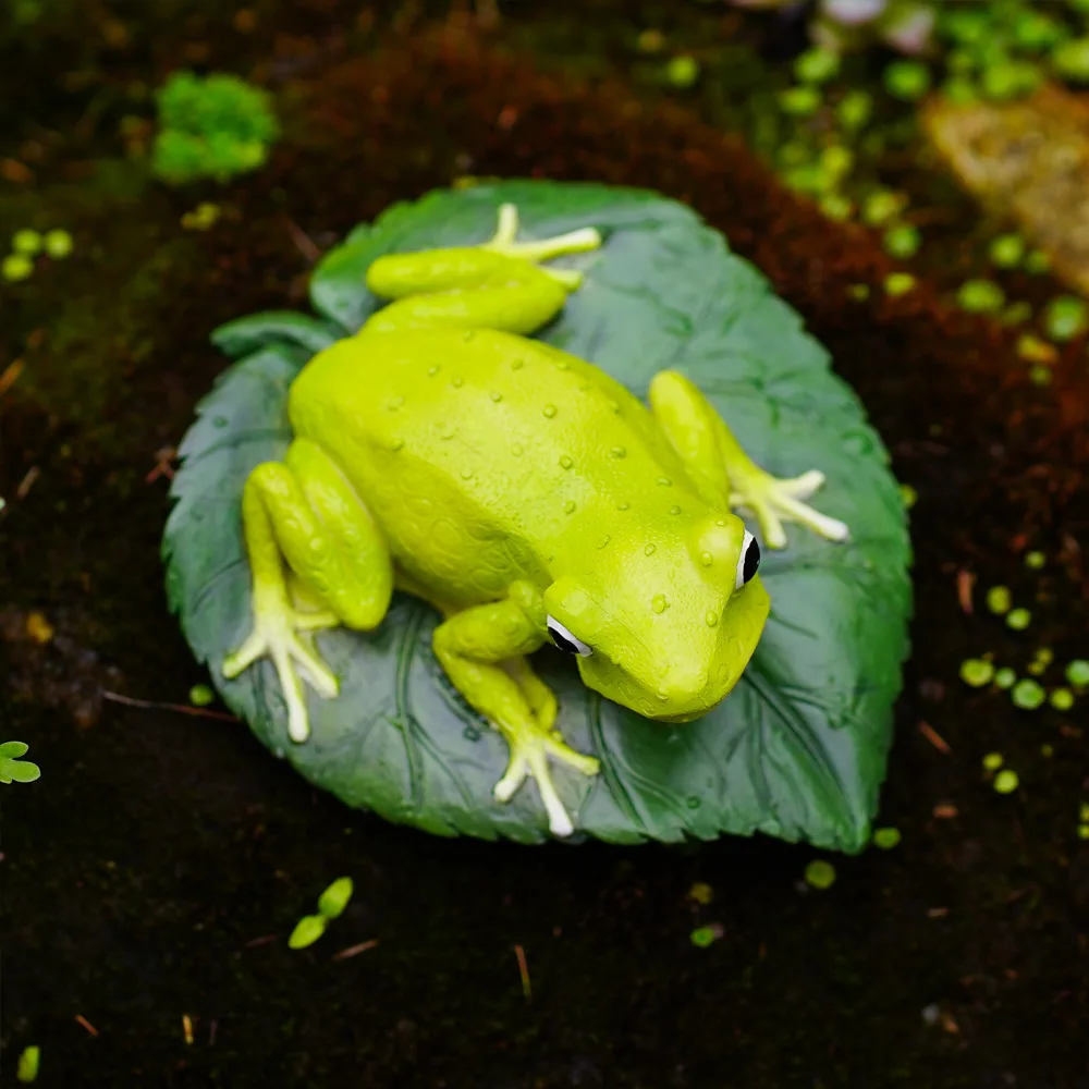 Cute Resin Frog and Leaves 3D Simulation Ornament for Outdoor Garden Landscaping and Desktop Decoration Handmade Crafts