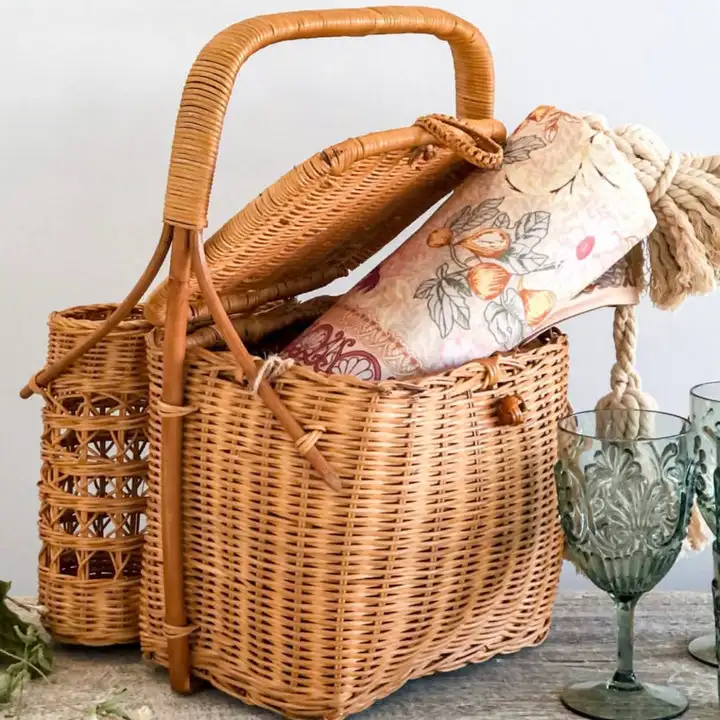 OEM Wholesale Rattan wine and bread basket picnic basket