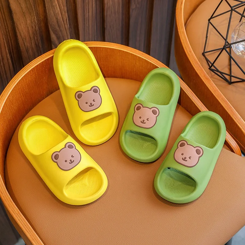 2021 High Quality Children Sandals Cute Cartoon Bear Kid Shoes OEM Slider Indoor Non-Slip Kids Shoes Slides Slippers For Babies