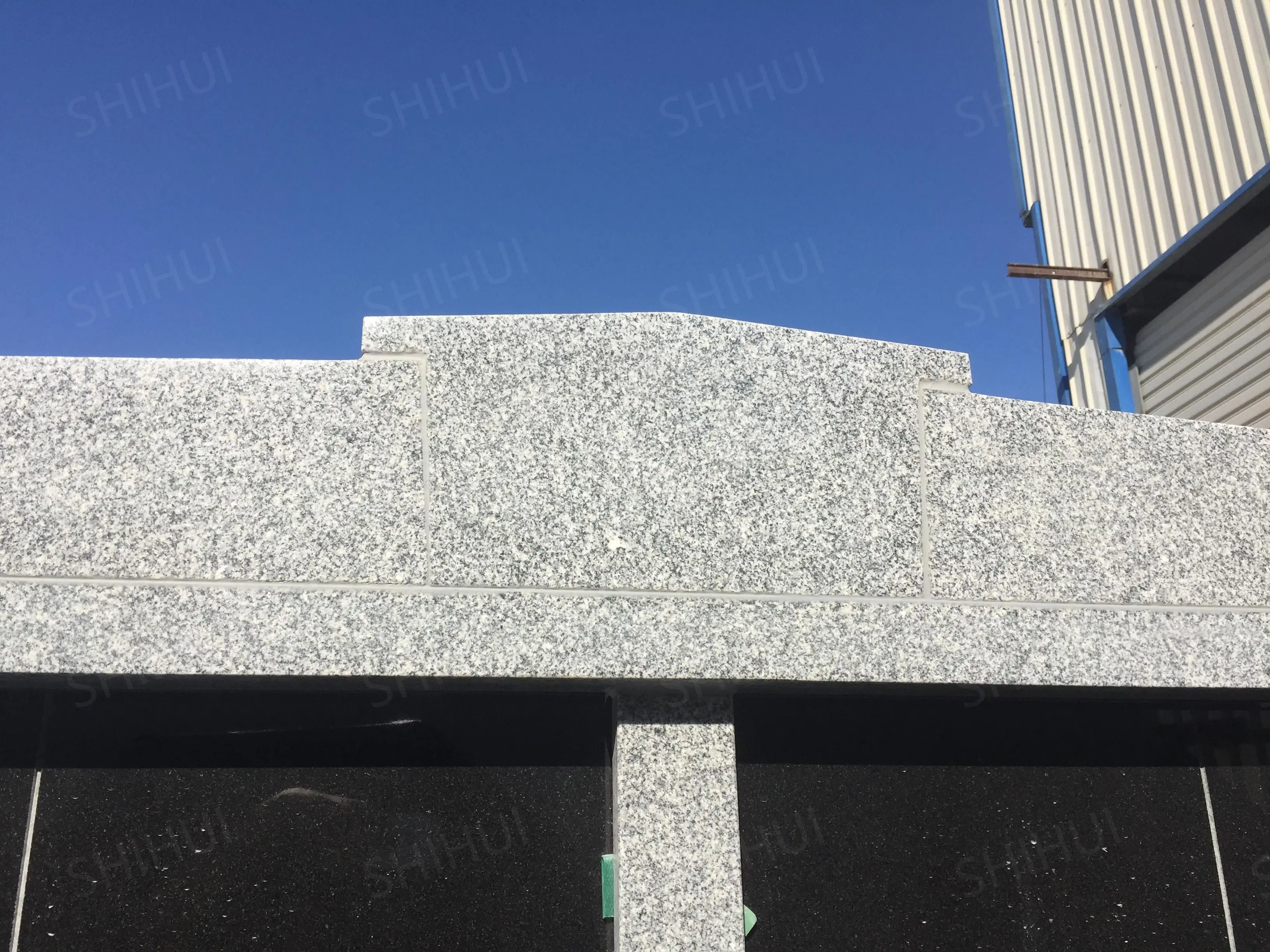 SHIHUI Outdoor Natural Stone Big Grey Granite Columbarium And Funerary Chapel 64 Niches Double Sides Cremation Urn For Cemetery