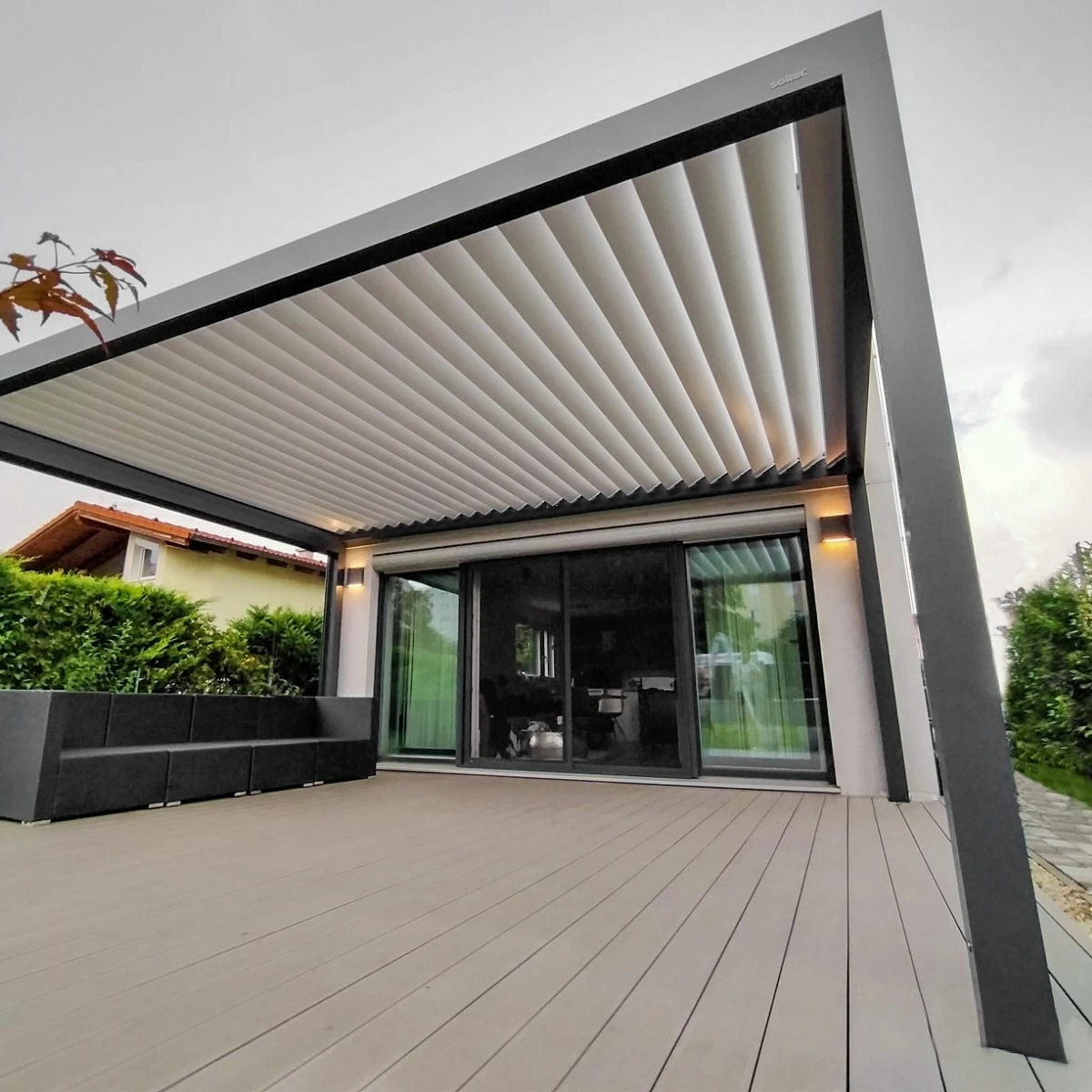 Adjustable Louvers Bioclimatic Aluminum Pergola Roofing Luxury Motorized Outdoor Garden Pergola