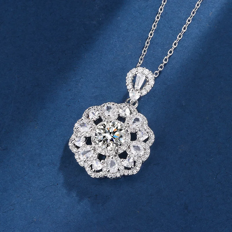 New diamond-filled Sun flower 2 carat pendant eight heart eight arrow zircon high-end luxury cross-border explosive petal