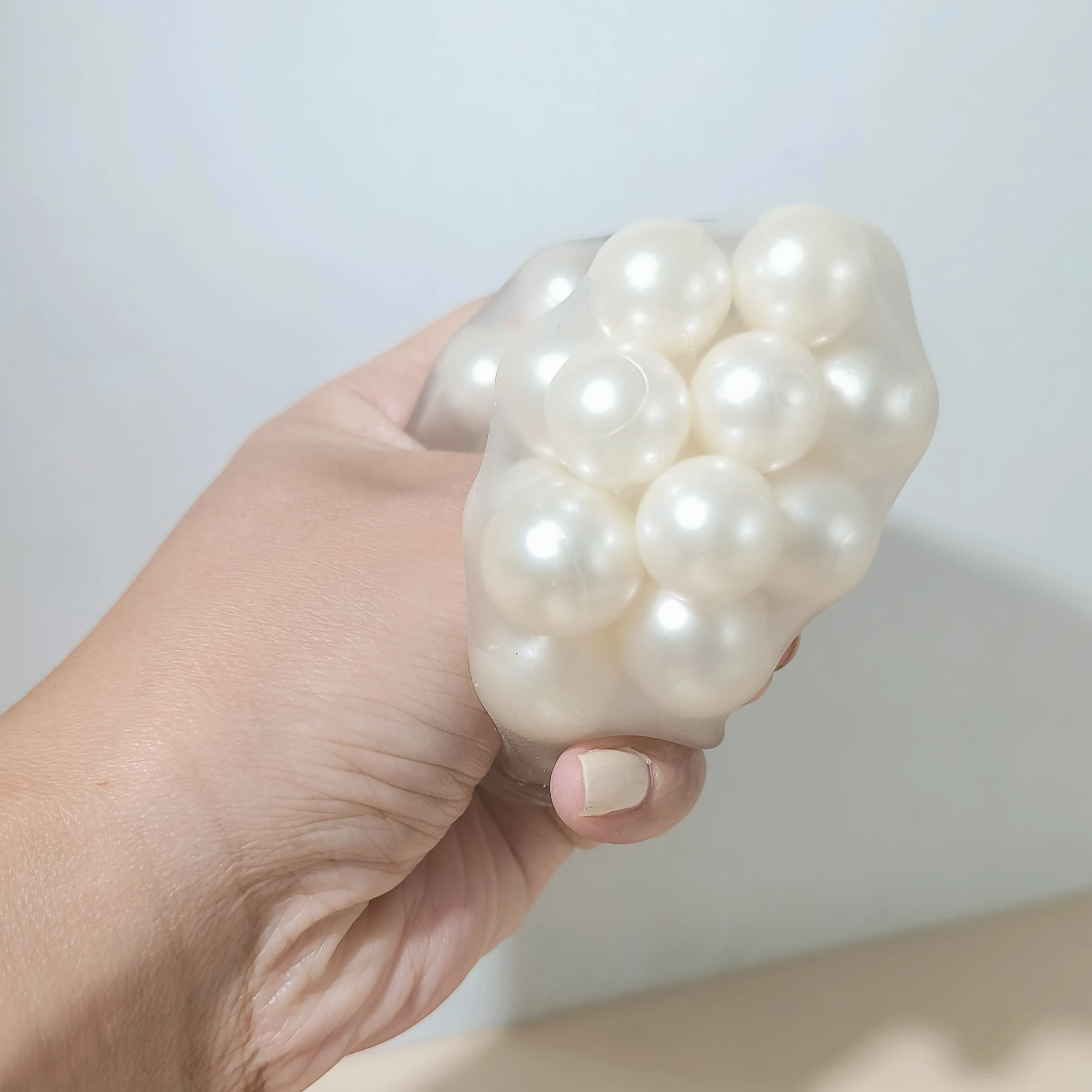 New Pearl high Quality  Squeeze Toys Simulation Pearl Stress Ball Release Stress Funny Good Sound Toy