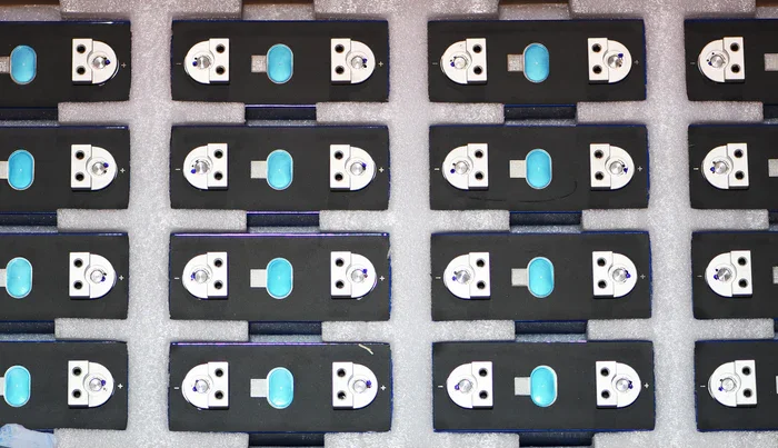 Fast shipment EU PL 3.2V EVE 280ah original grade A lifepo4 battery cells  double hole stud  free shipping to EU