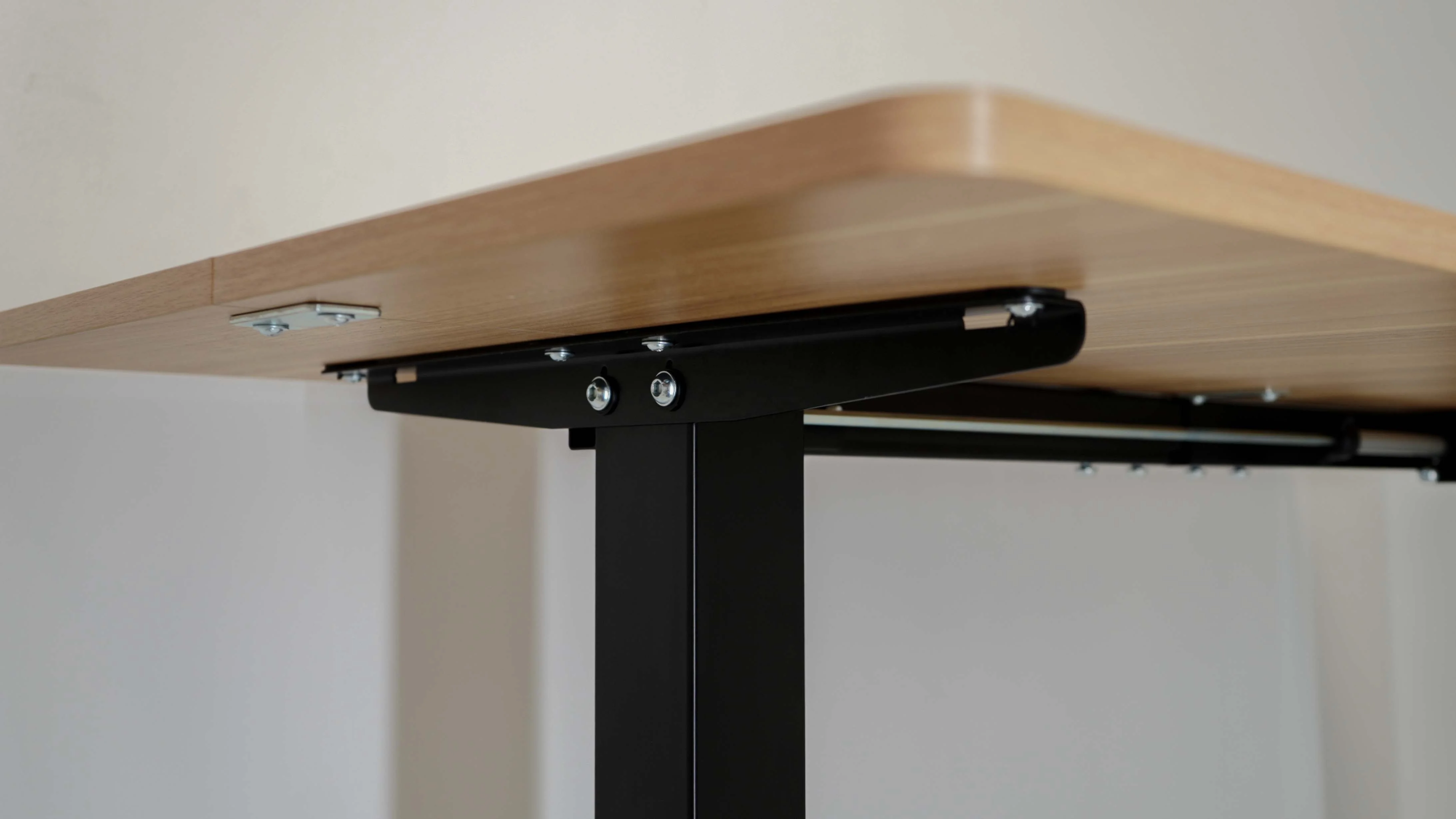 V-mounts solid wood style electric single motor adjustable office desk with Anti-collision sensing VM-JSD5-02-2P