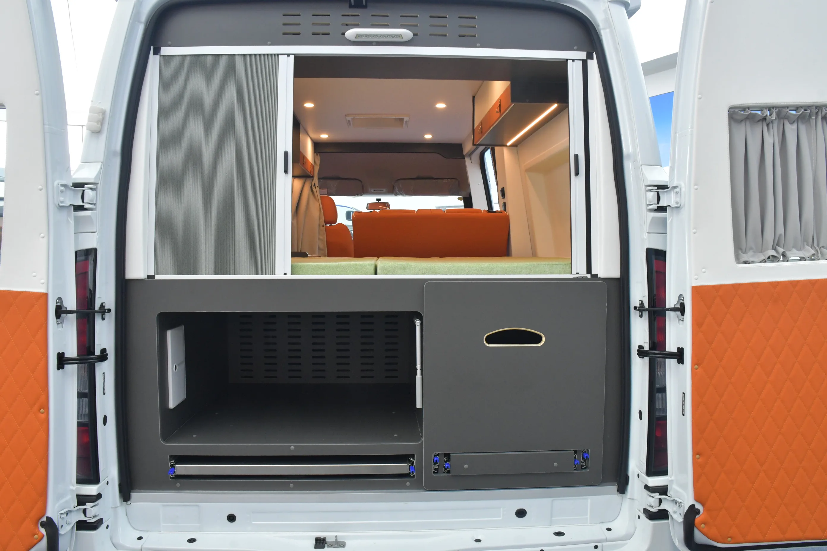 JMC Fushun diesel Camping car 2024 Newest Luxury Edition 2.0T High Power Touring car Spacious Motor Home of high configuration
