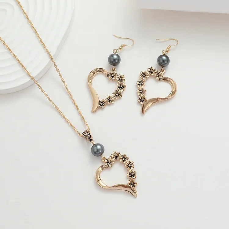 Alloy Pearl Golden Heart-shaped Woman Necklace Set Jewelry Hawaii Earring Necklace