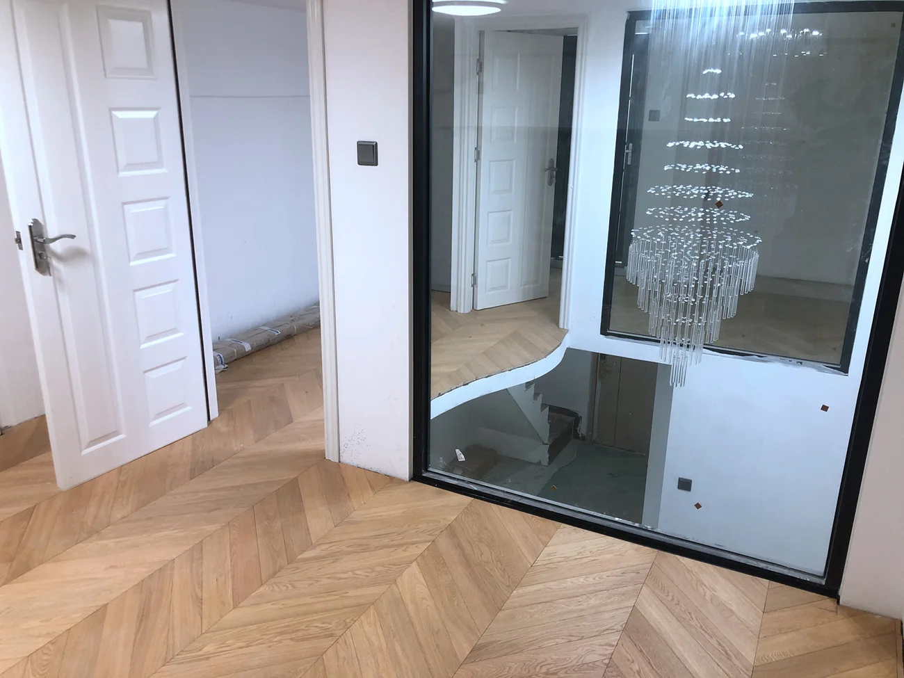 Hot selling European oak engineered wood flooring fish bone chevron style 45 degree herringbone parquet flooring