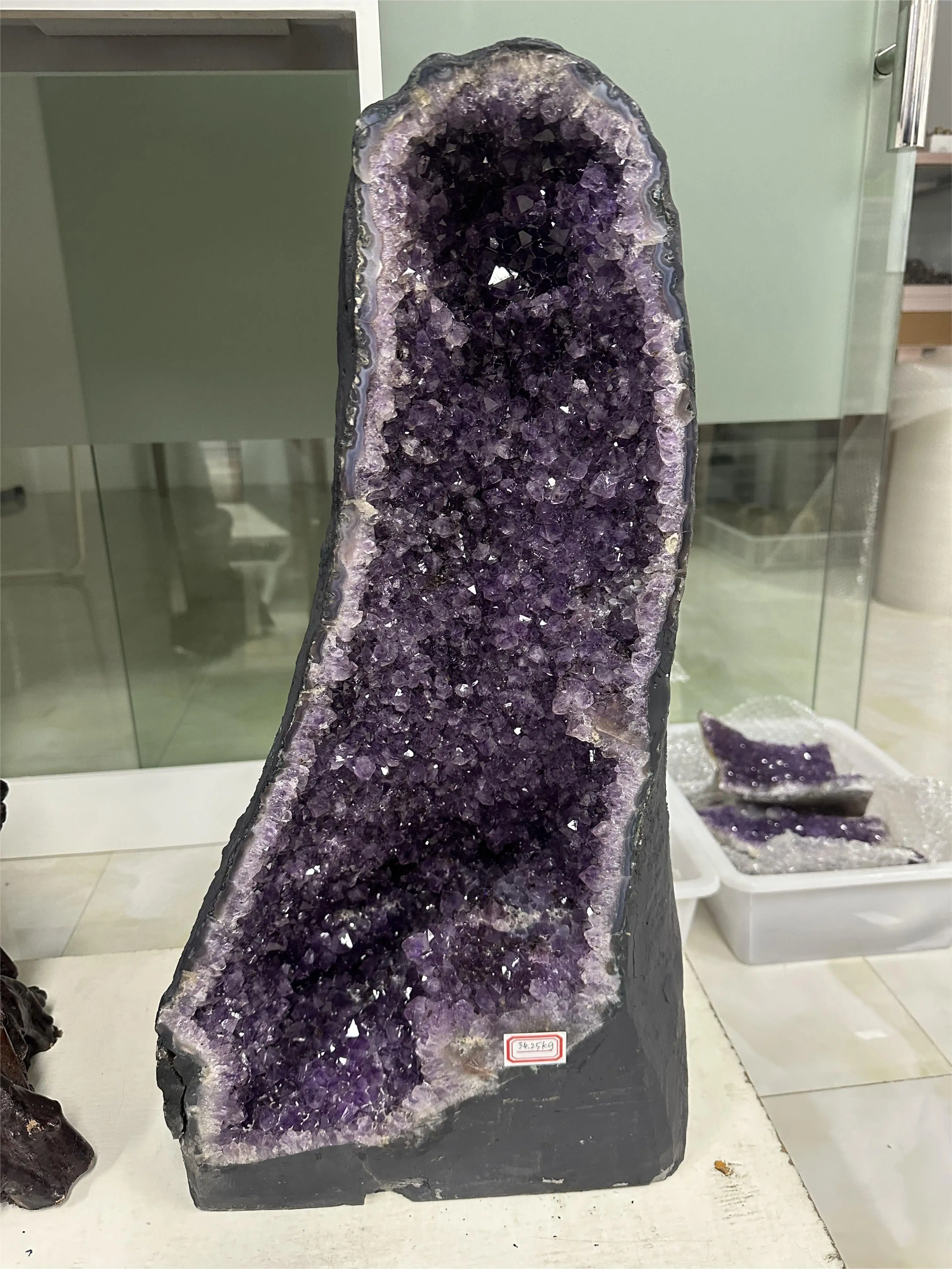 Hot Sale Brazil Amethyst Geodes Natural Small Large Crystal Gems Polished Home Decoration Gift Mascot Inspired Love Stone Themes