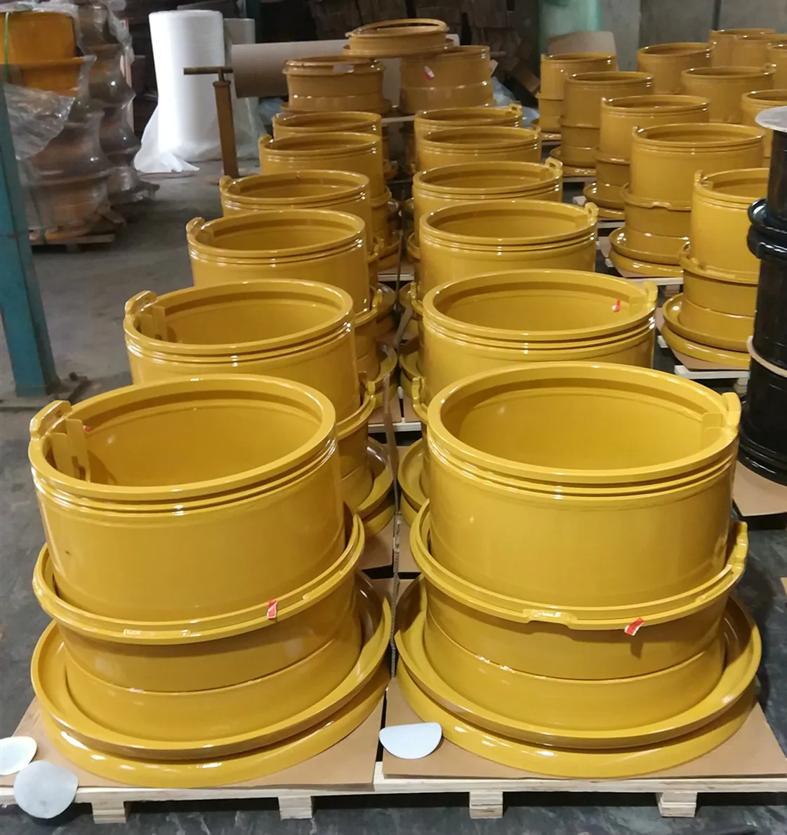 OTR Tubeless Steel Wheel Rim for Construction Machinery Equipment Wheel Loader CAT 775 Tyre 24.00R35 Wheel Rim 35-17.00/3.5