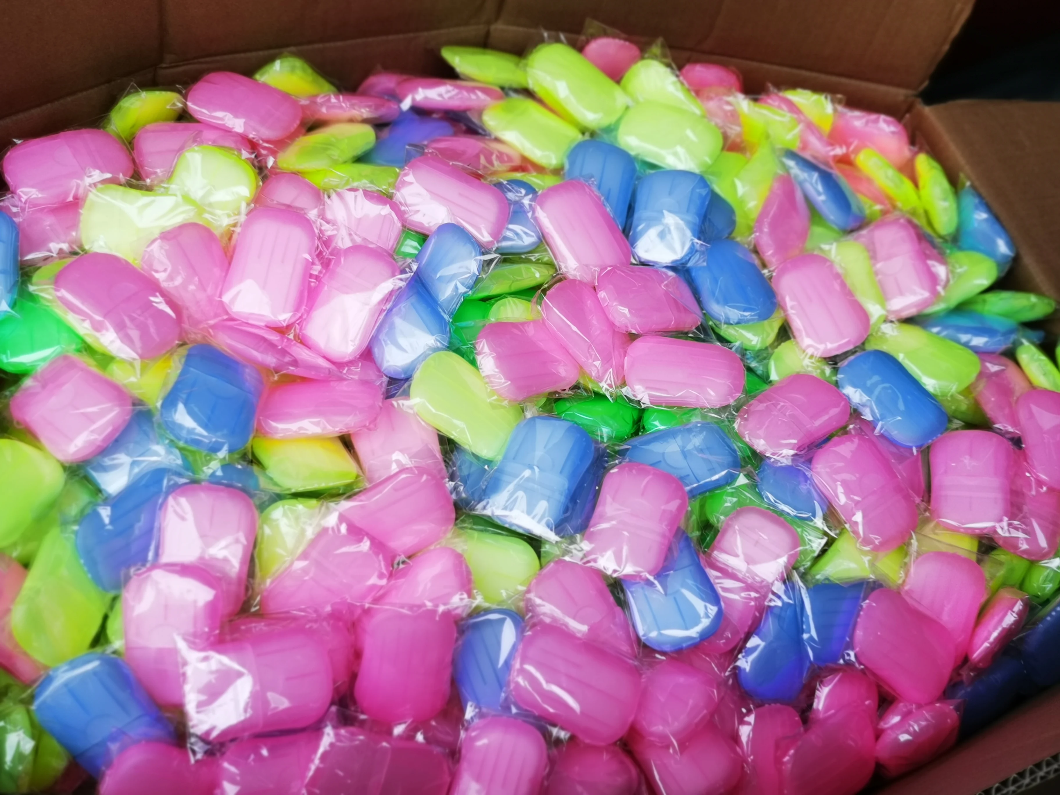 Wholesale OEM 20pcs Travel Supplies Portable portable soap paper sheets Transparent Disposable Soap Mini paper soap sheets