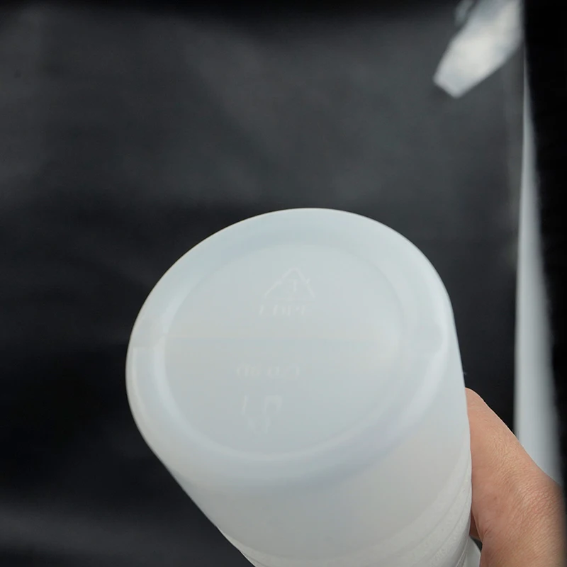 Manufacturer Plastic Thin Waist Squeeze Sauce Bottle Embossed Nozzle Squeeze Pot Jam Tomato Salad Bottle Squeeze Sauce Bottle