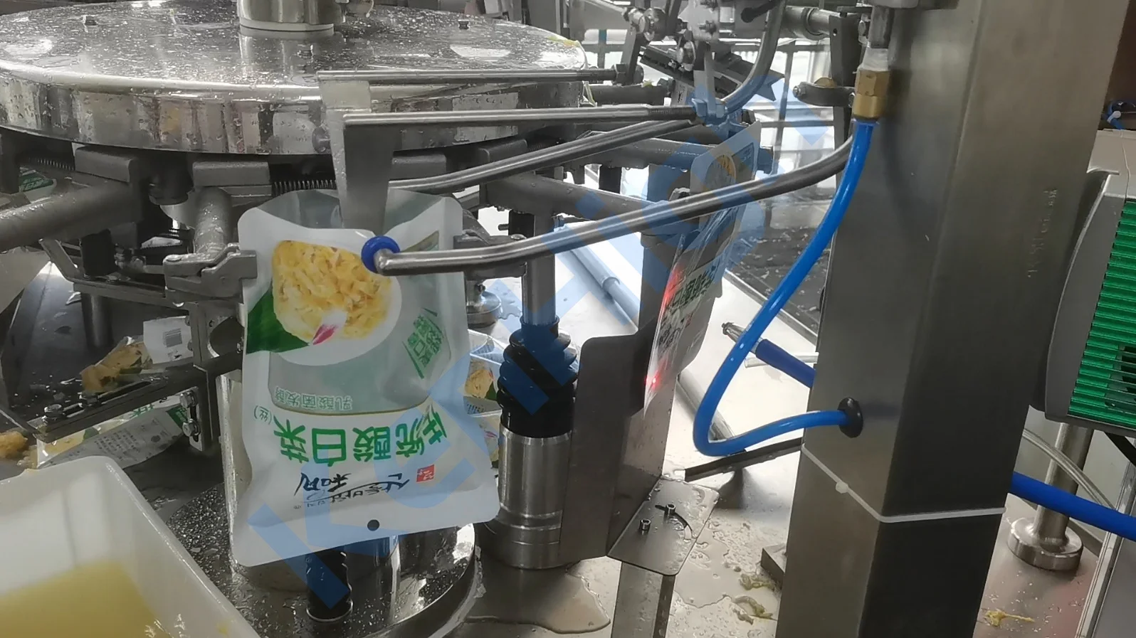 Rotary Beans Nuts Pasta Biscuits Rice Fish Feed Zipper Stand-up Pouch Pre-made Doypack Packing Machine