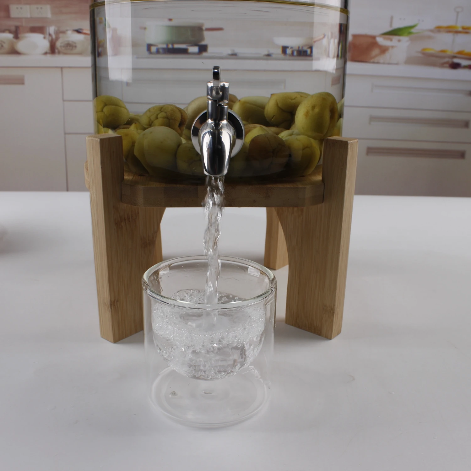 Newly-launched high-grade luxury ferment jar, wine and juice glass drink dispenser with bamboo  frame and bamboo  lid.
